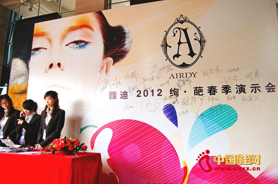 �V���ŵ�ŮЬ2012����ӆ؛��¡�����_