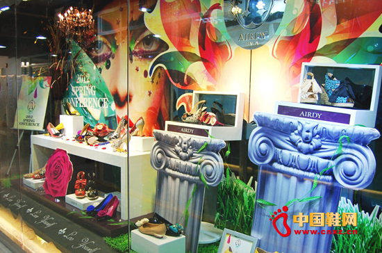 �V���ŵ�ŮЬ2012������ʾ��¡�����_