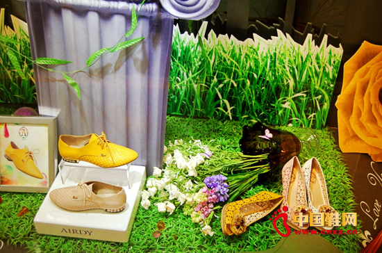 �V���ŵ�ŮЬ2012������ʾ��¡�����_