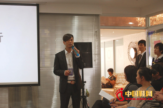 �V���ŵ�ŮЬ2012������ʾ��¡�����_