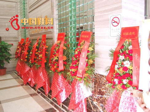 �V���ŵ�ŮЬ2012���k•�⡱������ʾ���A�M��Ļ