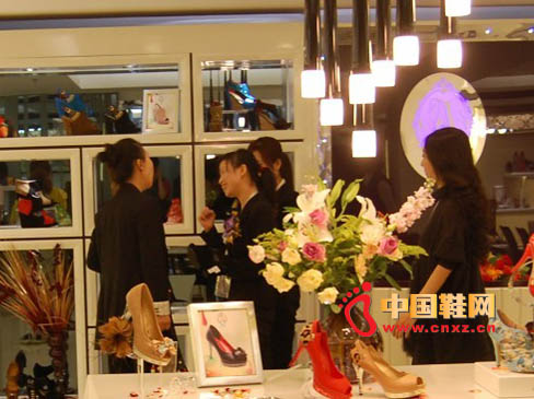 �V���ŵ�ŮЬ2012���k•�⡱������ʾ���A�M��Ļ