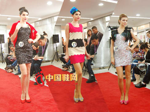 �V���ŵ�ŮЬ2012���k•�⡱������ʾ���A�M��Ļ