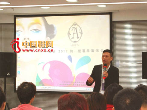 �V���ŵ�ŮЬ2012���k•�⡱������ʾ���A�M��Ļ