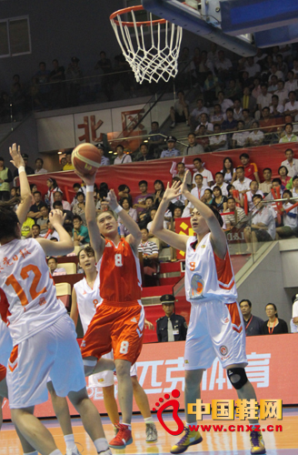 鞋企WCBA新裝揭幕 給力女子運動市場