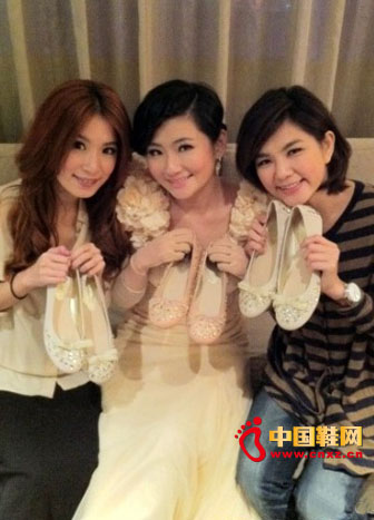 �_ܽ���e��Selina��Y����Ь�������x�u