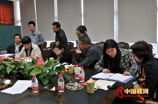 巨一鞋業迎來“中國真皮標志”實地考核