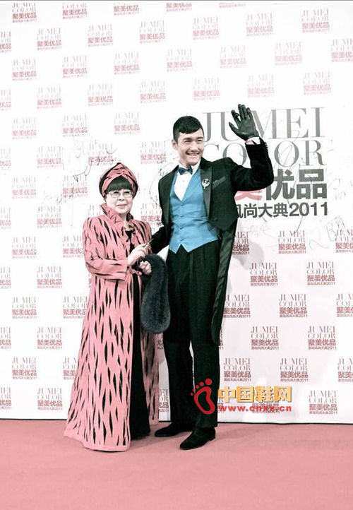 ����ʢ�b��ϯ�r�r��ʢ�� ��β������BerlutiЬ��չ���ʚ��|