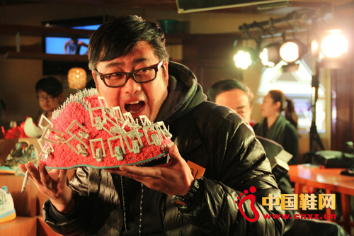 �F(xi��n)�����e��Ʒ�L���͵٠�����Ϳ�f�������Ь