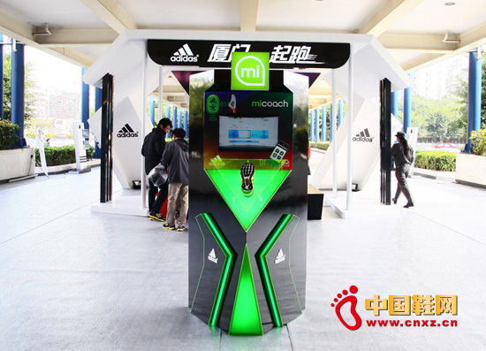 酷跑團在黃教授的帶領下“跑向新年”