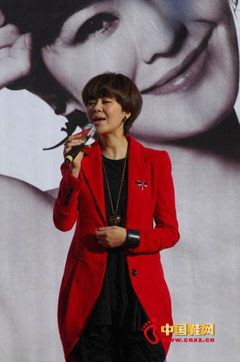 新亞洲歌后郁可唯