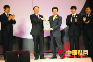 �Ї��Wί����ϯ���i���谲̤�w����Ʒ���޹�˾���¾���ϯ�������Ї��Wί�����գ���־���p��������ʽ�_ʼ��