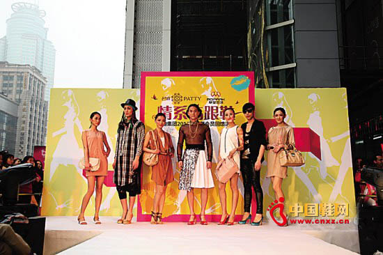 �ŵ�Ů�����؜ؕr����Ů�߸�Ь֮��