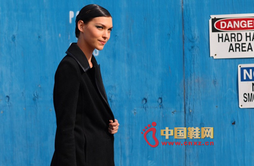 �������½��^���˵��͸񴩴�