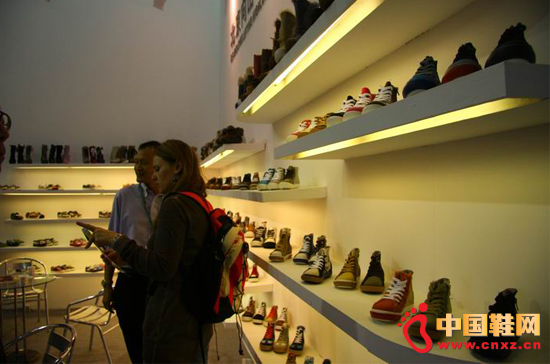 ��11���Ї����V�ݣ����HЬ�I(y��)չ�[��ʢ���_Ļ(2)