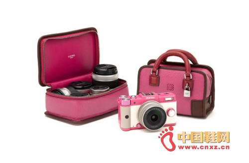 ���A�ķ����L(f��ng)��LOEWE x PENTAX Q Magenta Pink�������b