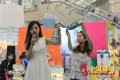 �������u��ӬF�������v����^