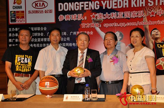 匹克助力中國男籃備戰2012倫敦奧運