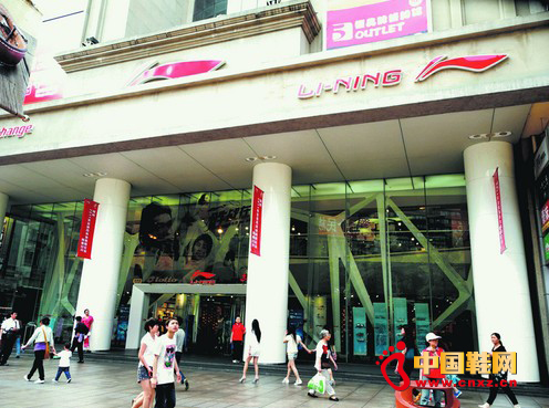 經過前些年的黃金發展期后,中國體育服裝品牌或已進入調整期