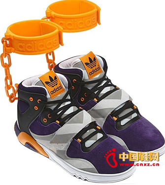 這款形似“腳鐐”的運動鞋招致了無數批評