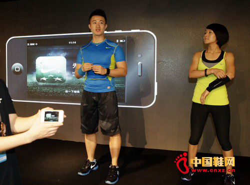 �Ϳ˾�Ӣ�̾����������y�F(xi��n)��(ch��ng)��ʾNike+ Training�Ƅ�(d��ng)��(y��ng)�ó���