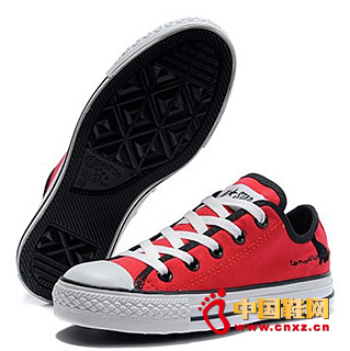 如何辨識真假匡威帆布鞋?