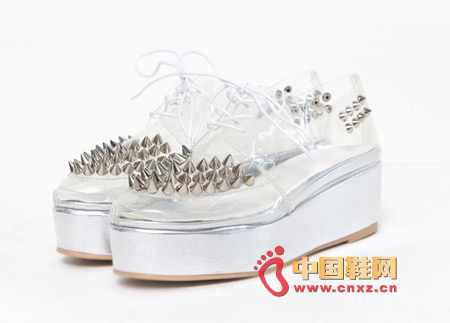 ����ƽ��Ь �S�����D(zhu��n)�����L(f��ng)