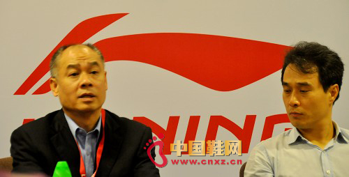 執行主席李寧(左)、執行副主席金珍君