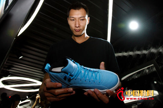 “飛行空間”(House of Flight) 易建聯對鞋愛不釋