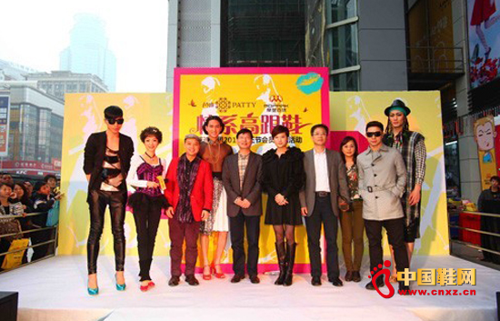 �ŵ�ŮЬ����ϵ�߸�Ь�����