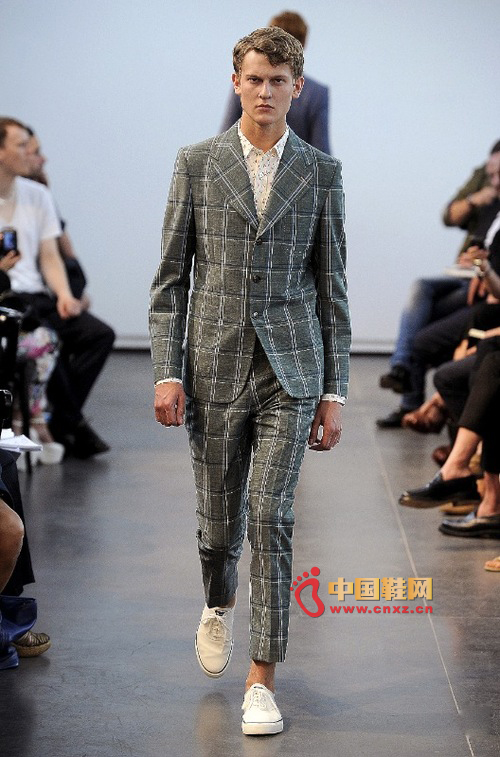 COMME DES GAR&Ccedil;ONS �Ƴ�2013�괺�ļ����b