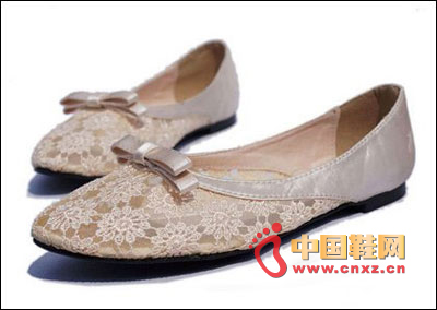 ��ɫ�ٽz����Ь