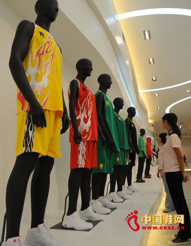 �}��Ь����I����