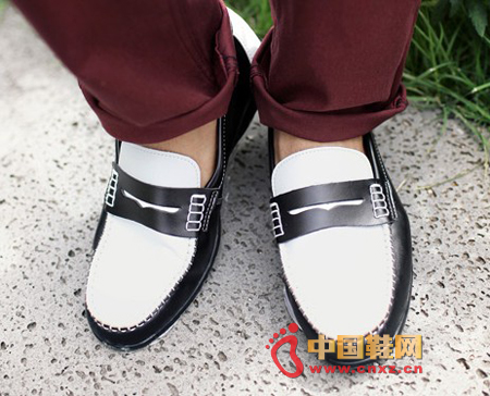 優(yōu)雅時(shí)尚配色的便鞋,柔軟的皮質(zhì),優(yōu)雅的配色,簡(jiǎn)潔干凈