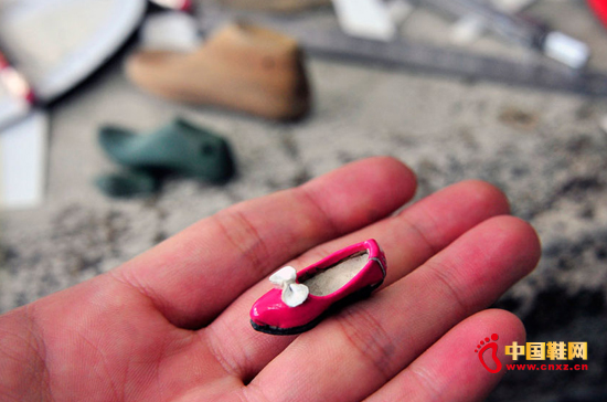 Ь���O(sh��)Ӌ(j��)�����־��չʾ�Լ�����������Ь��