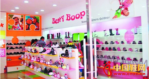 聚焦童鞋企業試水“多品牌”組合店