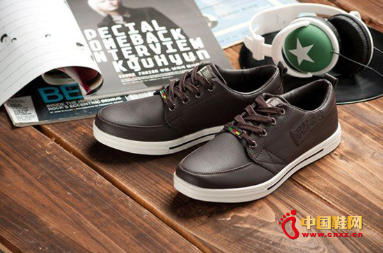 解讀艾力斯頓休閑男鞋的簡(jiǎn)時(shí)尚優(yōu)勢(shì)2