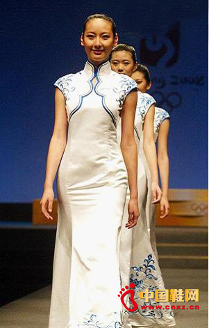 步履玲瓏品牌繡花鞋致富女鞋市場商機