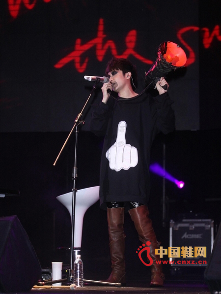 ��崩�������С���ʮ���Ь��(li��n)�֟ṷ�_��