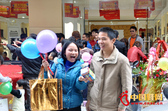 ��I(m��i)��һ�pӡ���B(ni��o)Ь�Ƕ�ô���_(k��i)��