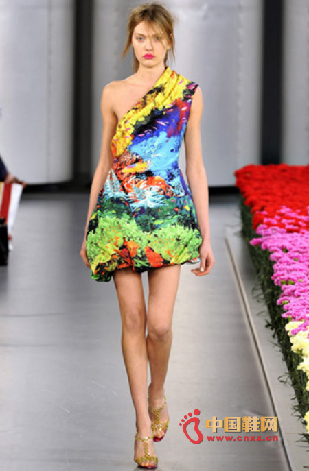 ʥ����ŮЬƷ��2013�괺����Ʒ����څ��