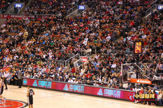 猛龍主場匹克廣告