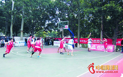 匹克杯大學生籃球聯賽展開激烈角逐