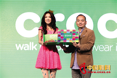 美國(guó)時(shí)尚休閑品牌Crocs發(fā)布2013春夏鞋履新品