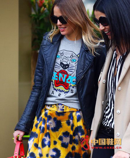 ������ɫ���m �黨ײɫԪ����׷��