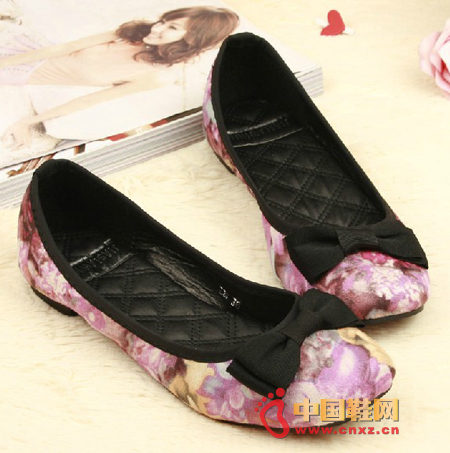 �S����ɫ�ċ��Ά�Ь �M�@����Ů�L��