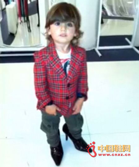 ϯ��-���̕���Ӵ��߸�Ь��Ƭ С��̫�u��